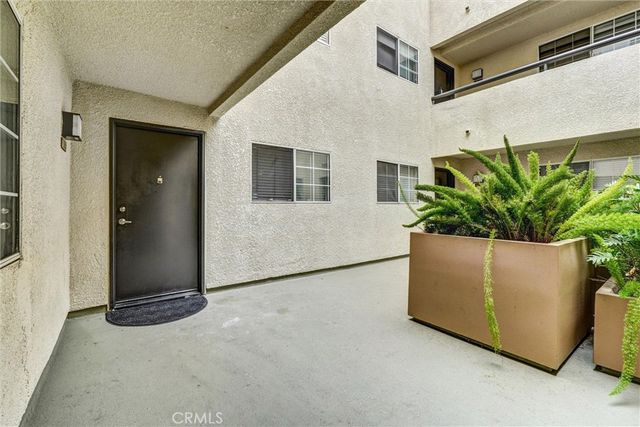 5500 Owensmouth Ave 122, Woodland Hills, CA 91367