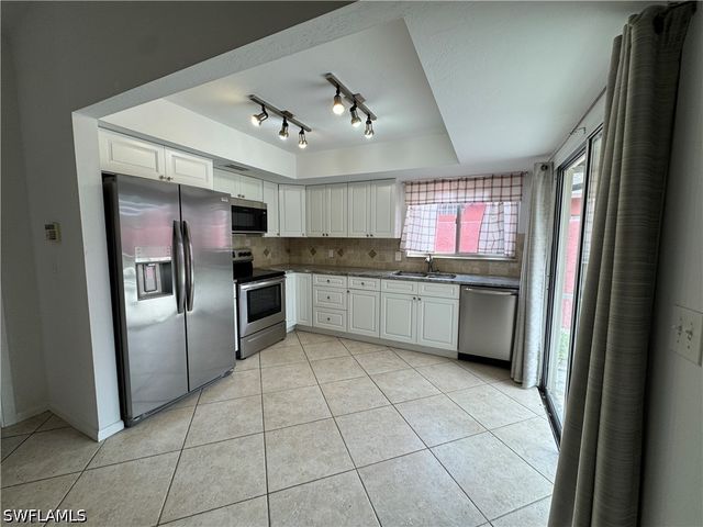 604 102nd AVE N, Naples, FL 34108