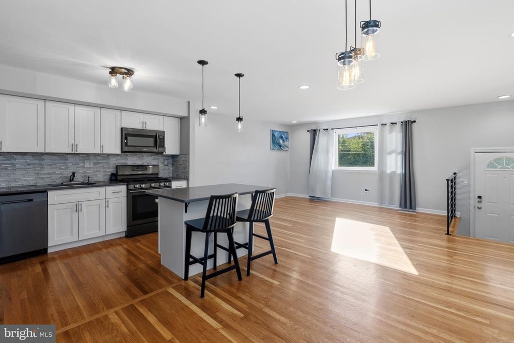 3383 S KESWICK RD, PHILADELPHIA, PA 19114 — photo 3