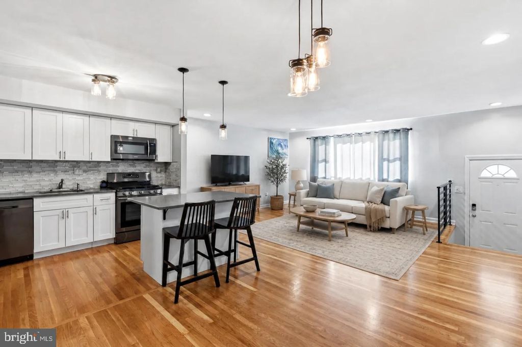 3383 S KESWICK RD, PHILADELPHIA, PA 19114 — photo 4