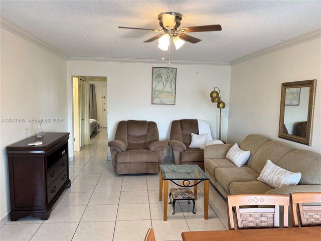 920 SW 11th Ave 11, Hallandale Beach, FL 33009