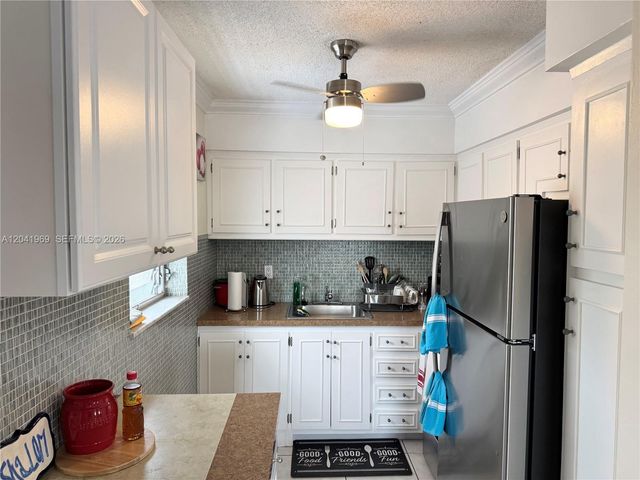 920 SW 11th Ave 11, Hallandale Beach, FL 33009