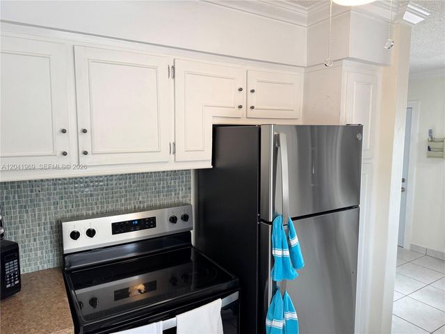 920 SW 11th Ave 11, Hallandale Beach, FL 33009