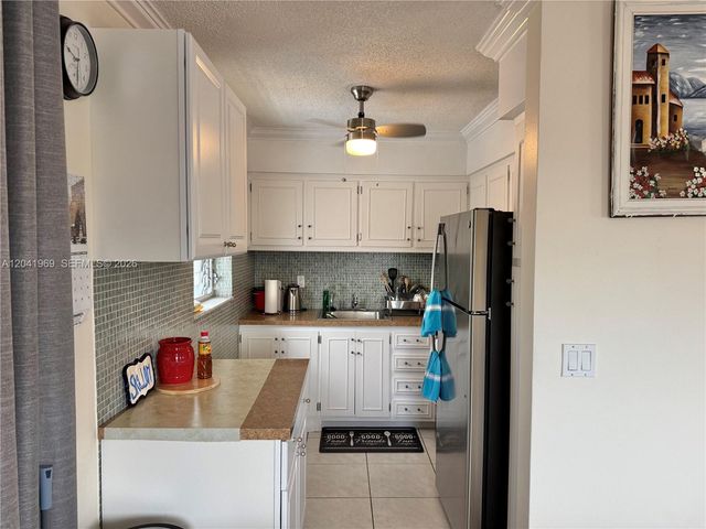 920 SW 11th Ave 11, Hallandale Beach, FL 33009