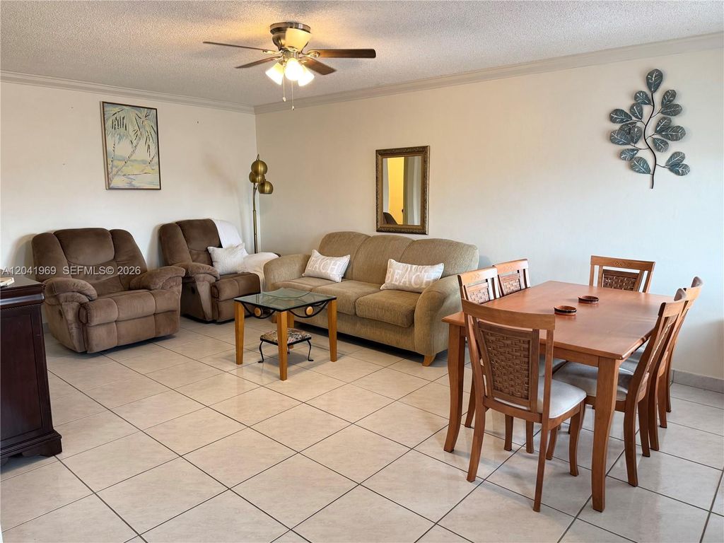 920 SW 11th Ave 11, Hallandale Beach, FL 33009