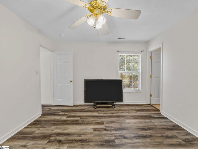 630 Kneewood Court, Boiling Springs, SC 29316