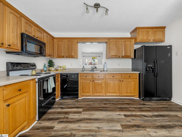 630 Kneewood Court, Boiling Springs, SC 29316