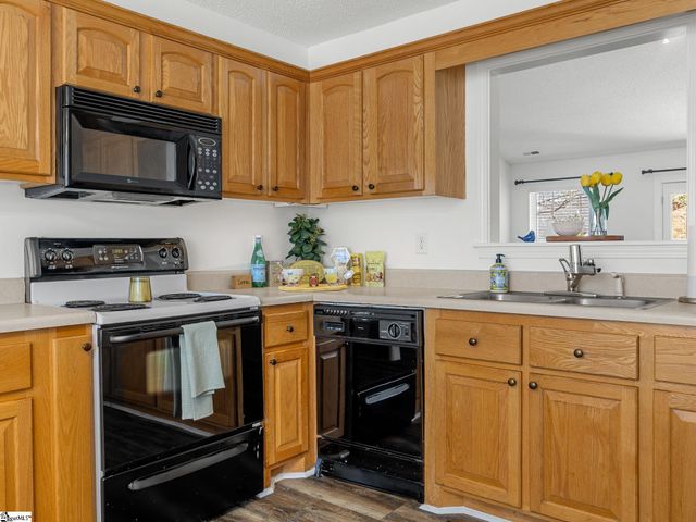 630 Kneewood Court, Boiling Springs, SC 29316