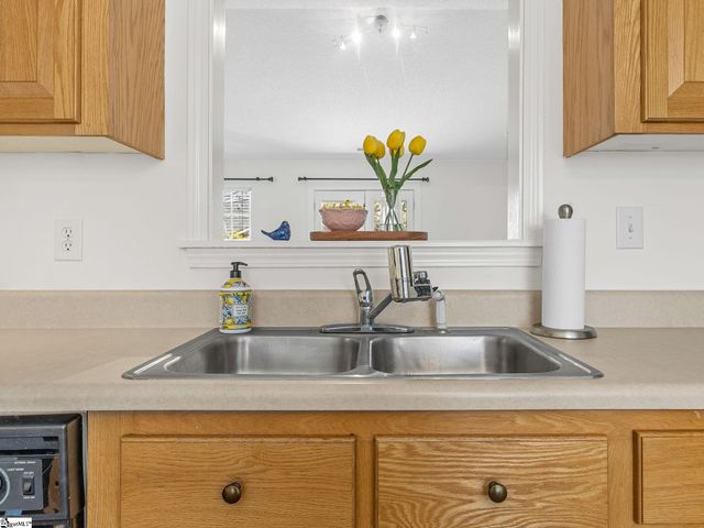 630 Kneewood Court, Boiling Springs, SC 29316