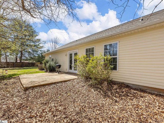 630 Kneewood Court, Boiling Springs, SC 29316