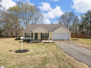 630 Kneewood Court, Boiling Springs, SC 29316