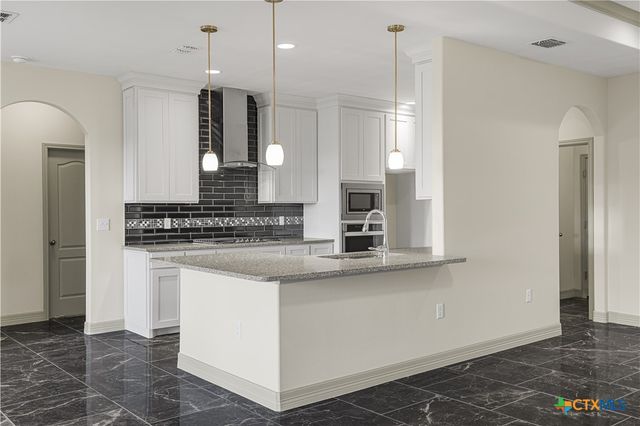 2010 Seguin Avenue, Victoria, TX 77901