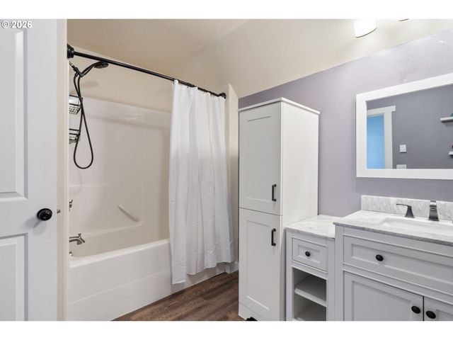 6040 Brickyard Rd, Tillamook, OR 97141
