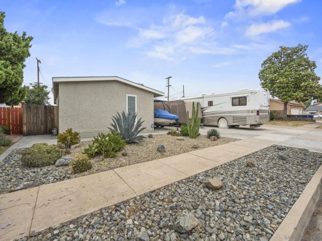 672 Brockwood Dr., El Cajon, CA 92021