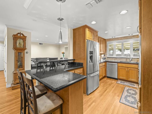 672 Brockwood Dr., El Cajon, CA 92021