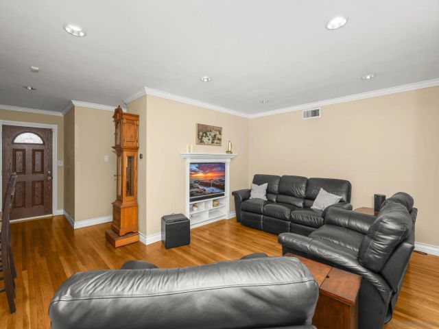 672 Brockwood Dr., El Cajon, CA 92021