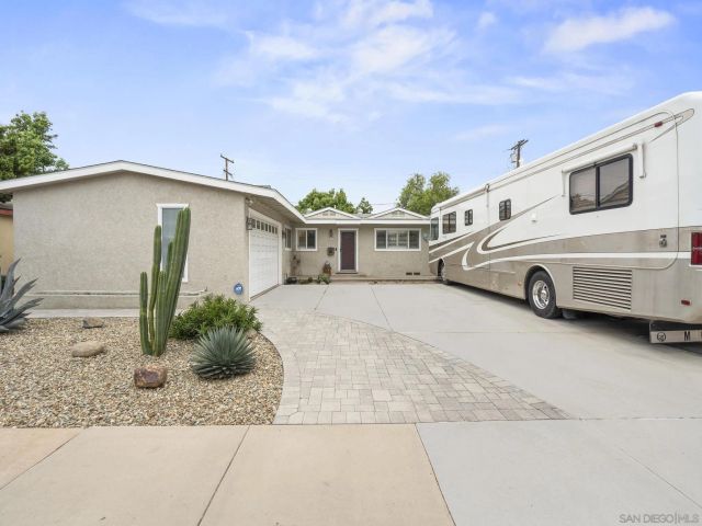 672 Brockwood Dr., El Cajon, CA 92021