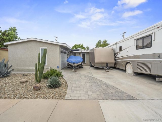 672 Brockwood Dr., El Cajon, CA 92021