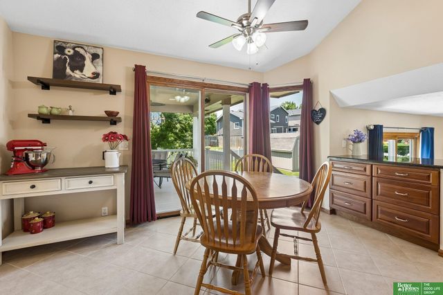 210 Oakwood Drive, Papillion, NE 68133