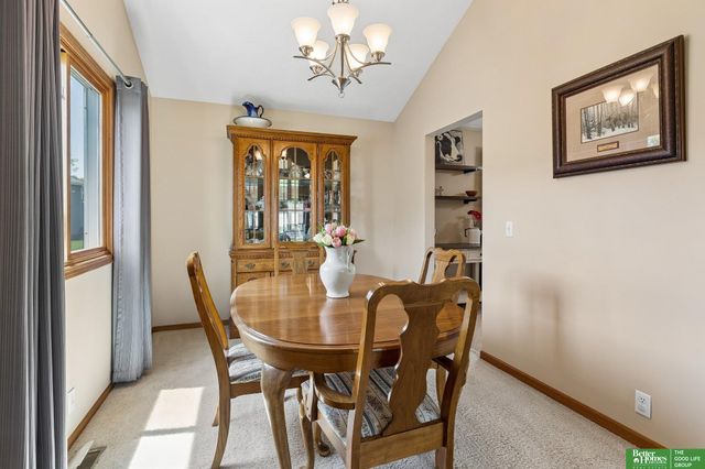 210 Oakwood Drive, Papillion, NE 68133
