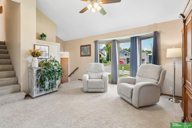 210 Oakwood Drive, Papillion, NE 68133