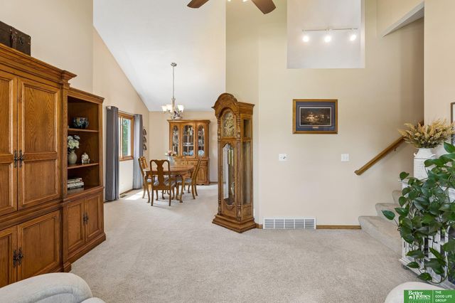 210 Oakwood Drive, Papillion, NE 68133