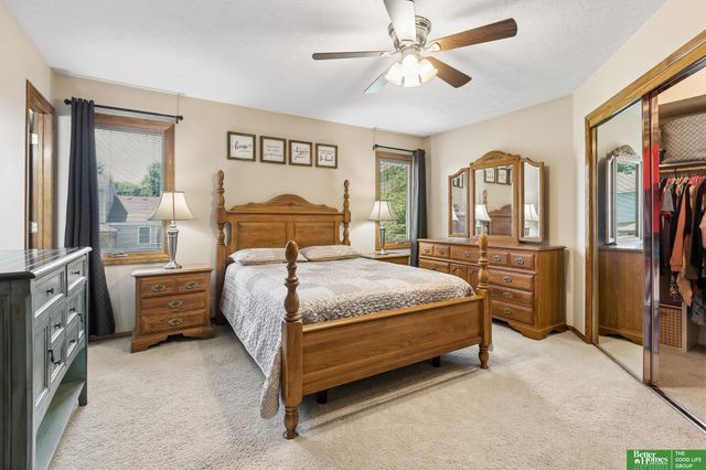210 Oakwood Drive, Papillion, NE 68133