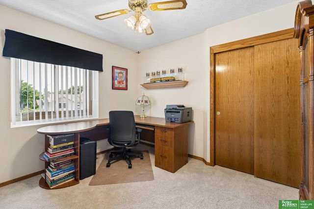 210 Oakwood Drive, Papillion, NE 68133