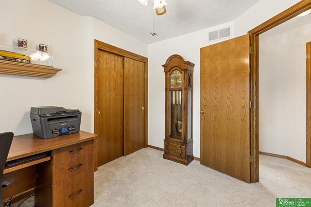 210 Oakwood Drive, Papillion, NE 68133