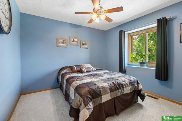 210 Oakwood Drive, Papillion, NE 68133