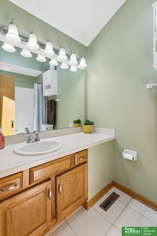 210 Oakwood Drive, Papillion, NE 68133