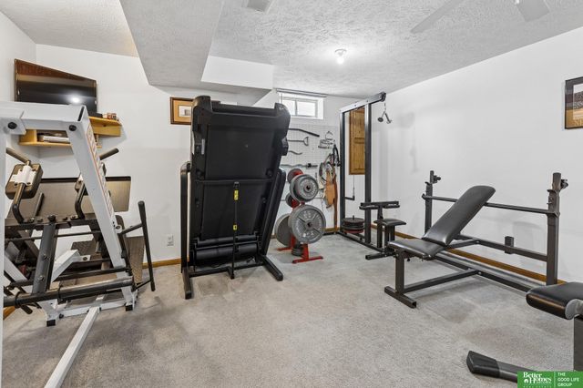 210 Oakwood Drive, Papillion, NE 68133