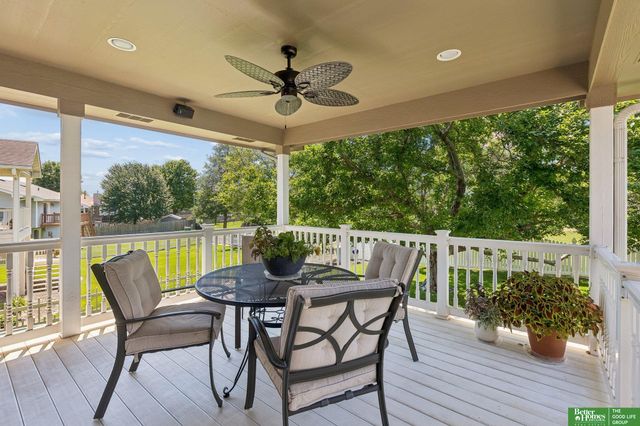 210 Oakwood Drive, Papillion, NE 68133