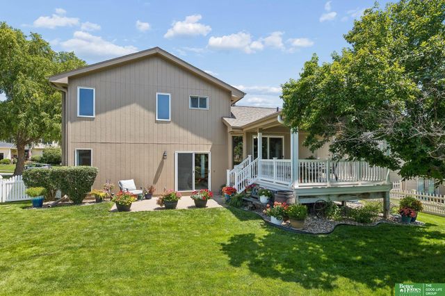 210 Oakwood Drive, Papillion, NE 68133