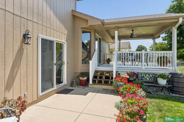 210 Oakwood Drive, Papillion, NE 68133
