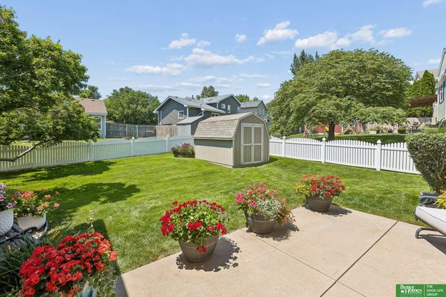 210 Oakwood Drive, Papillion, NE 68133