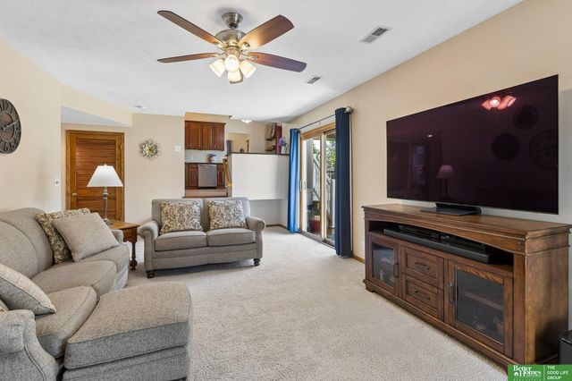 210 Oakwood Drive, Papillion, NE 68133