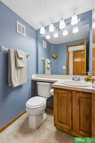 210 Oakwood Drive, Papillion, NE 68133