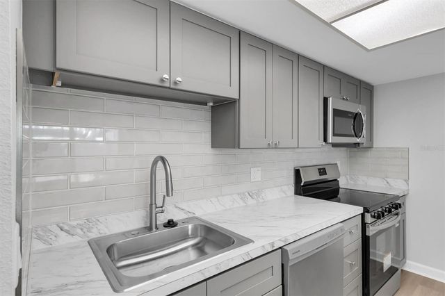 1 WINDRUSH BOULEVARD 87, Indian Rocks Beach, FL 33785