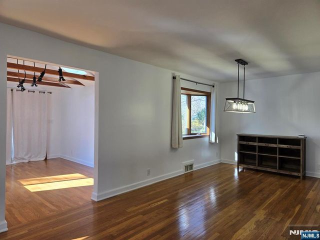 20 Buff, Tenafly, NJ 07670