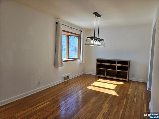20 Buff, Tenafly, NJ 07670