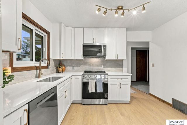 500 Highland Acres Loop, Council Bluffs, IA 51503