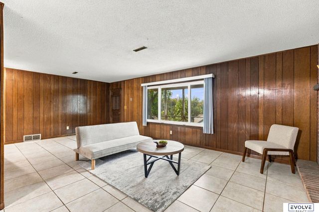 500 Highland Acres Loop, Council Bluffs, IA 51503