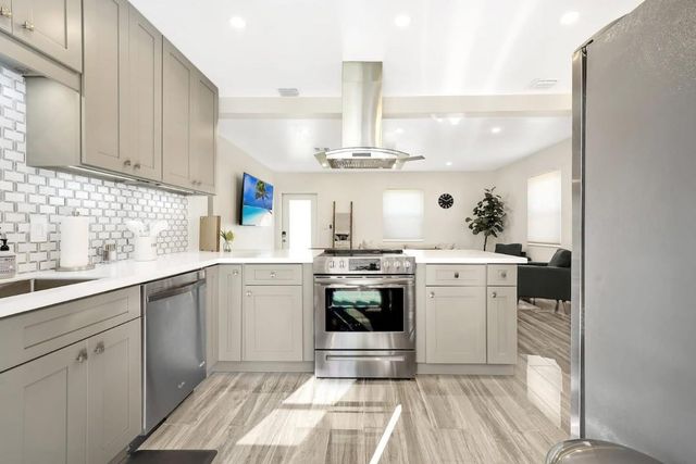 1332 NW 6th Avenue, Fort Lauderdale, FL 33311