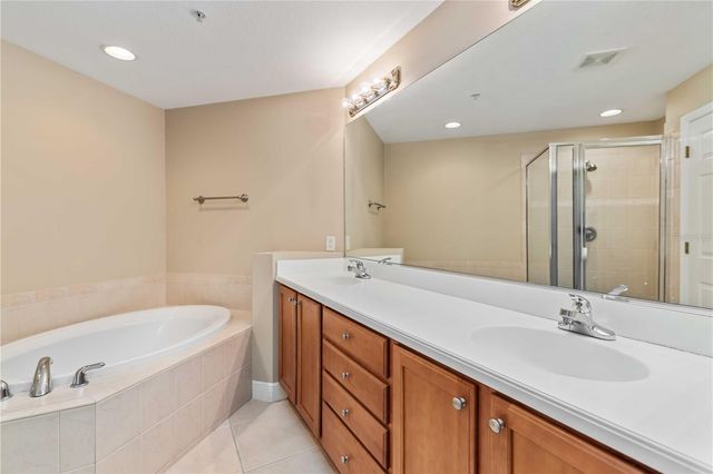 8239 MIRAMAR WAY 102, Lakewood Ranch, FL 34202