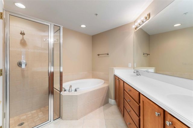 8239 MIRAMAR WAY 102, Lakewood Ranch, FL 34202