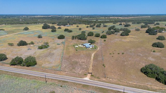 3752 FM 77, Nixon, TX 78140