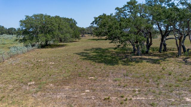 3752 FM 77, Nixon, TX 78140