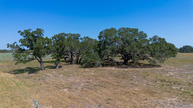 3752 FM 77, Nixon, TX 78140