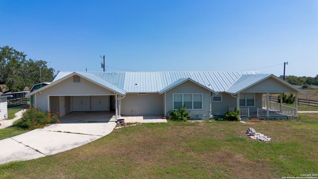 3752 FM 77, Nixon, TX 78140